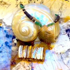 - - Vintage mother of pearl necklace and elastic stretch bracelet